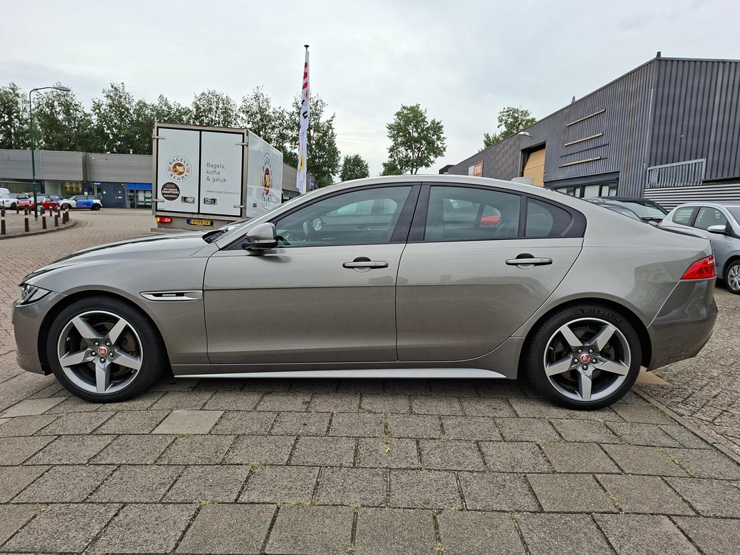 Jaguar XE