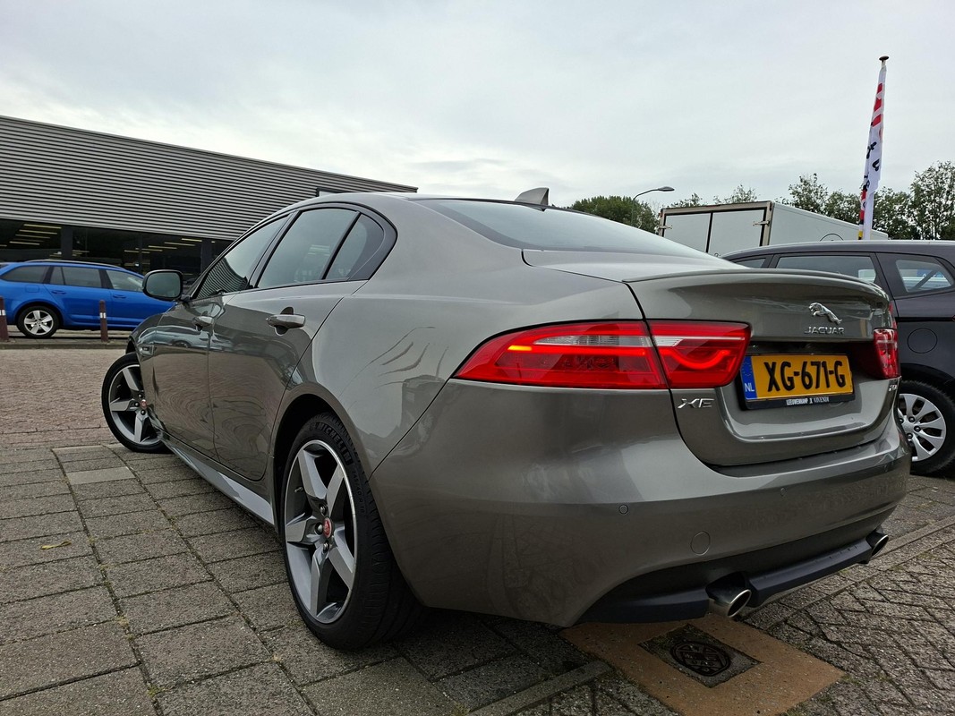 Jaguar XE