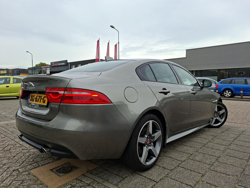 Jaguar XE