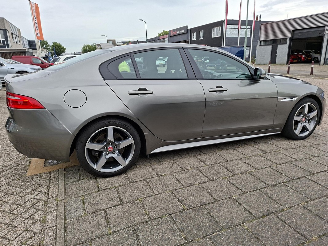 Jaguar XE