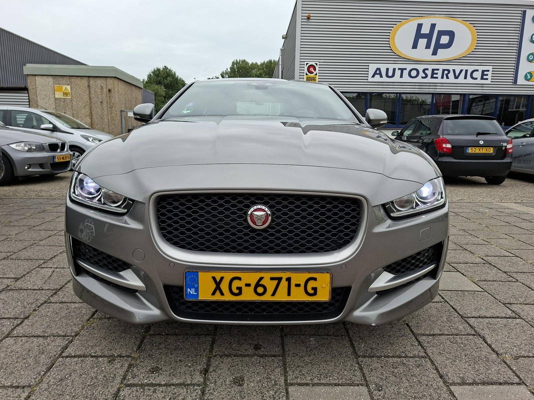 Jaguar XE