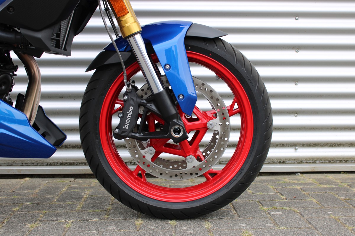 BMW F 900 XR