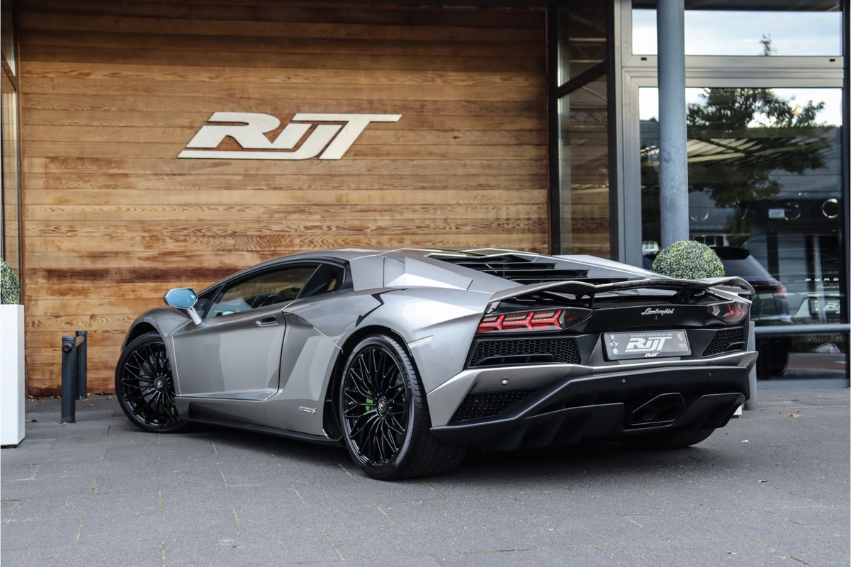 Lamborghini Aventador