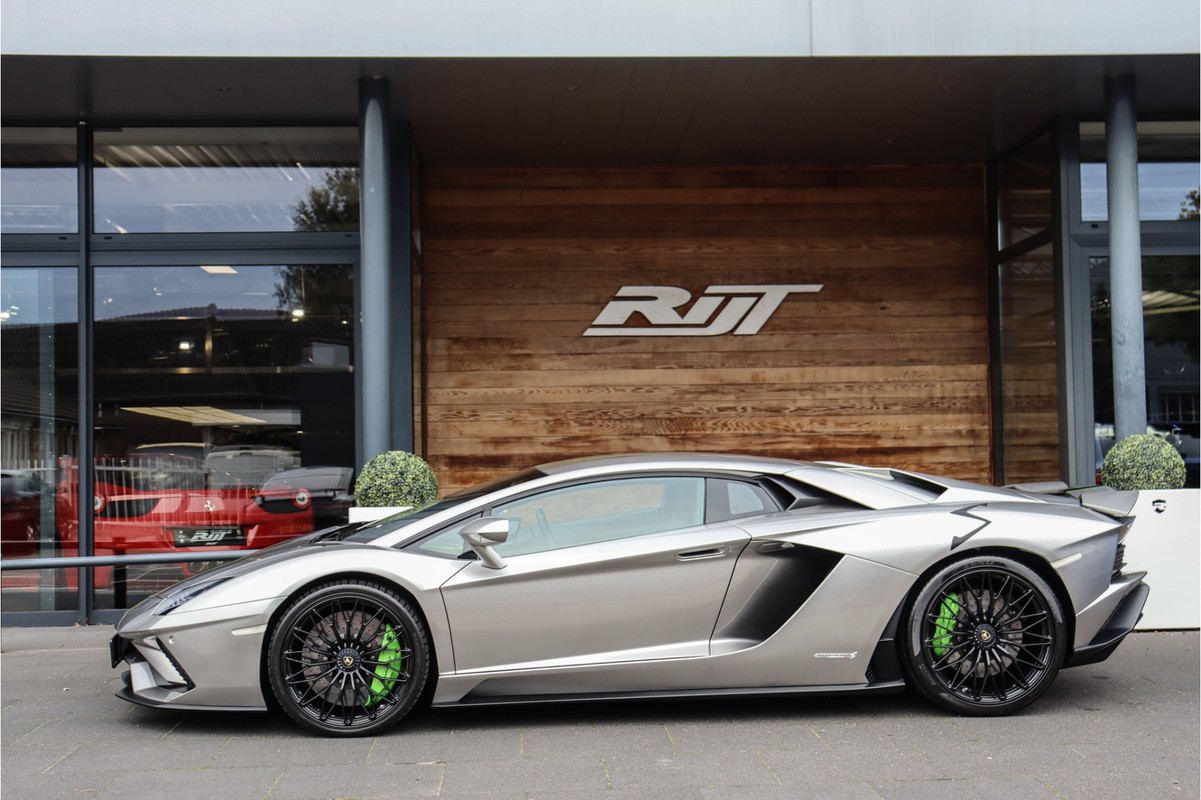 Lamborghini Aventador