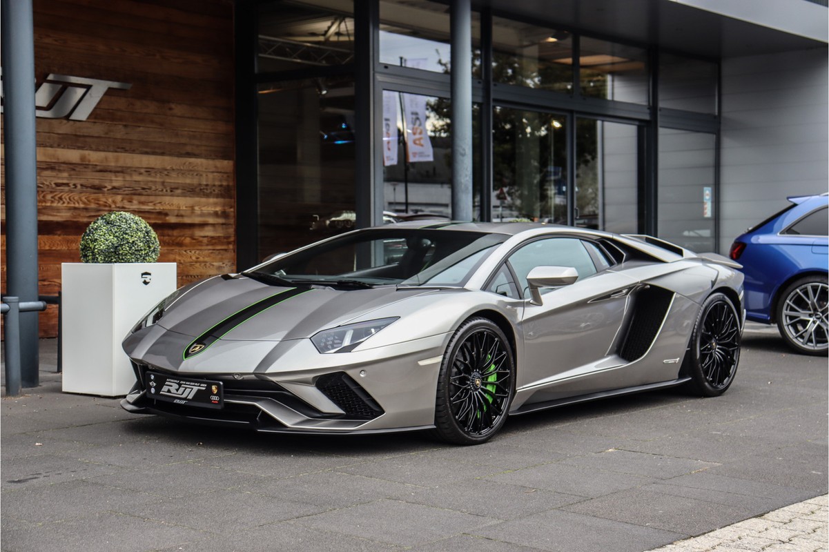 Lamborghini Aventador
