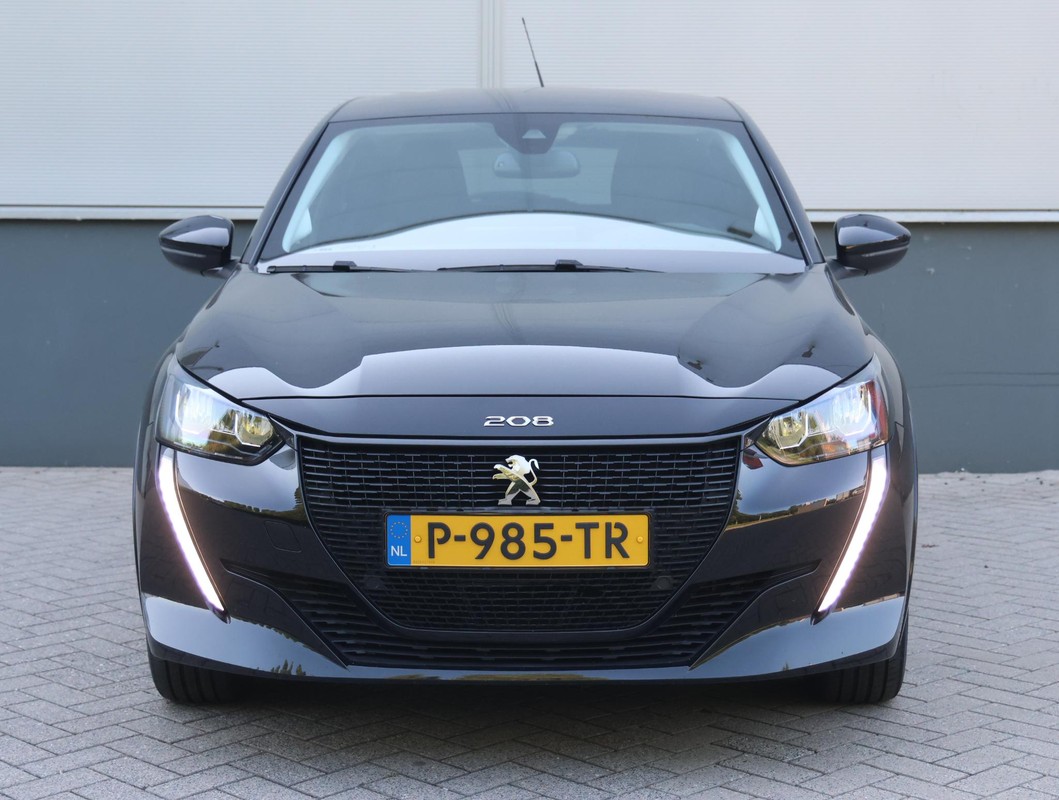 Peugeot e-208