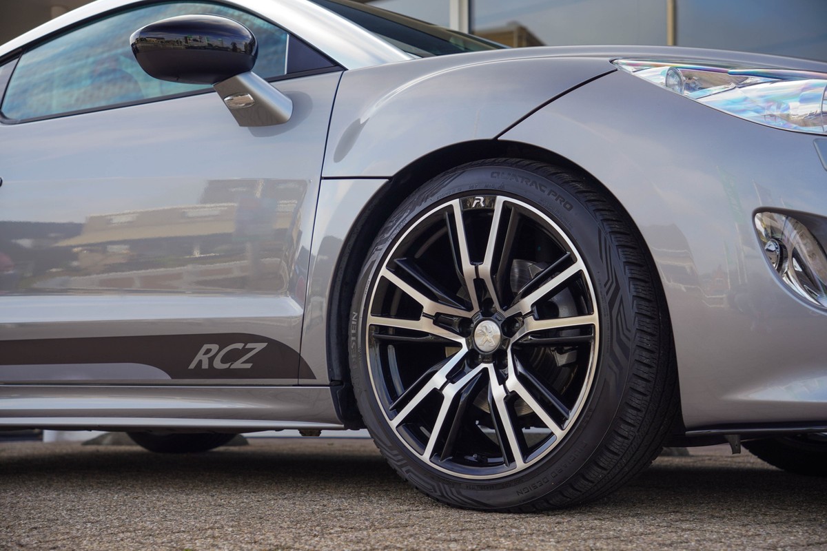 Peugeot RCZ