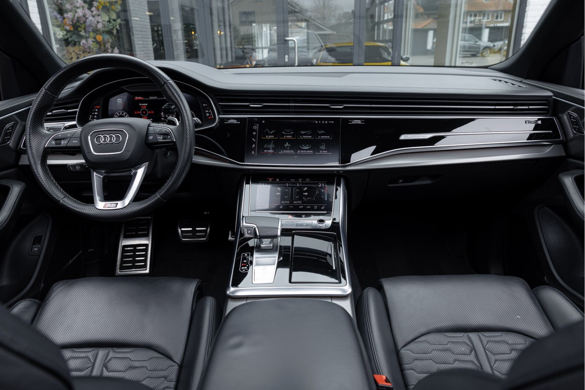 Audi RSQ8
