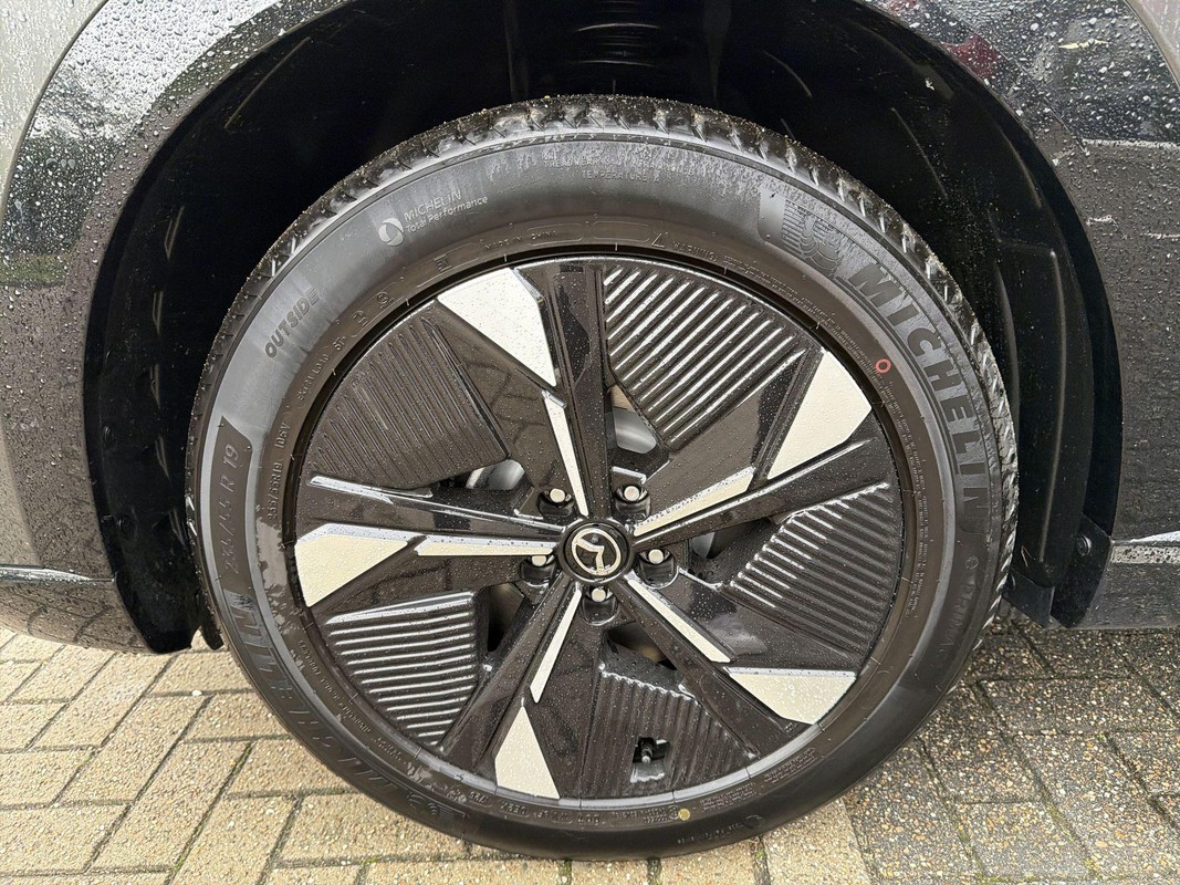 Mazda CX-6e