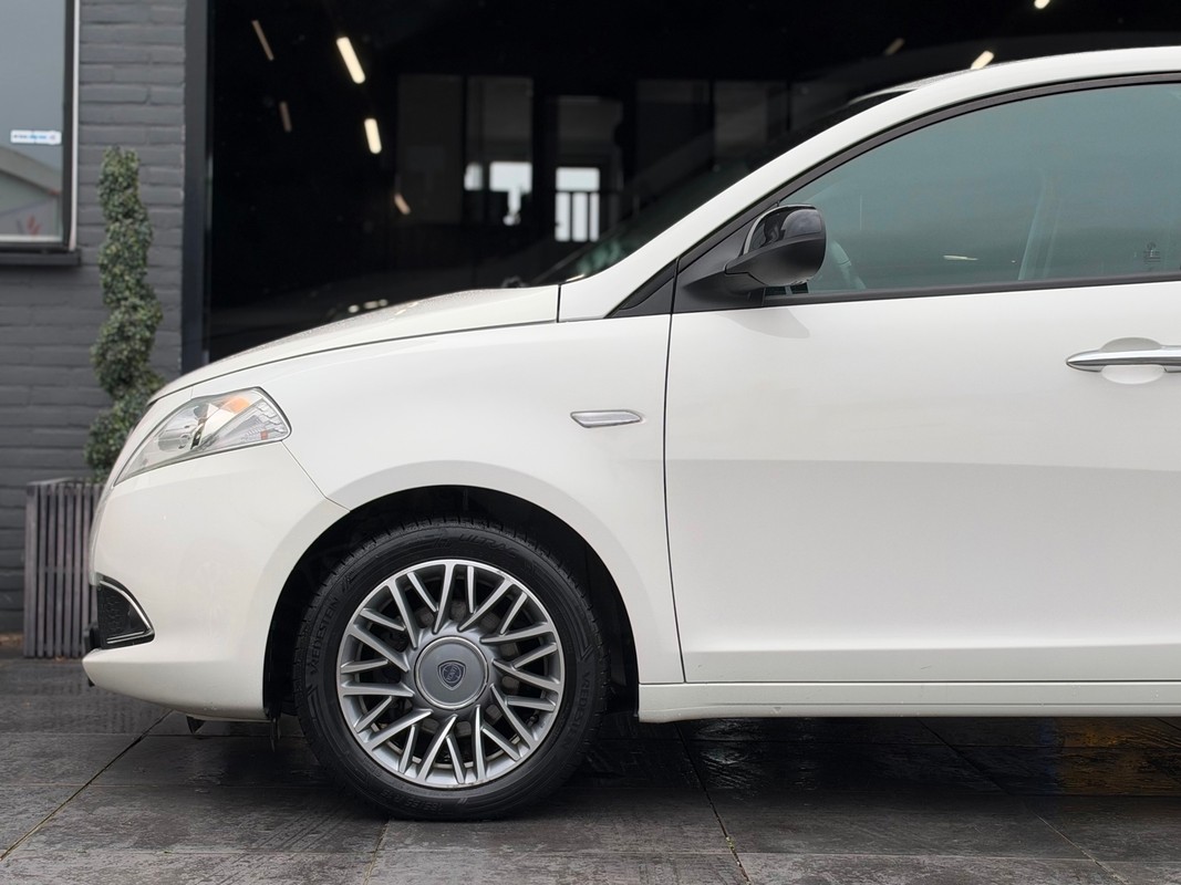 Lancia Ypsilon