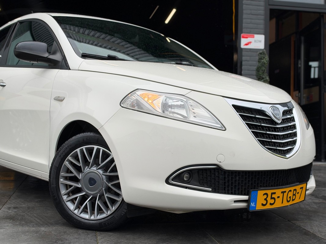 Lancia Ypsilon