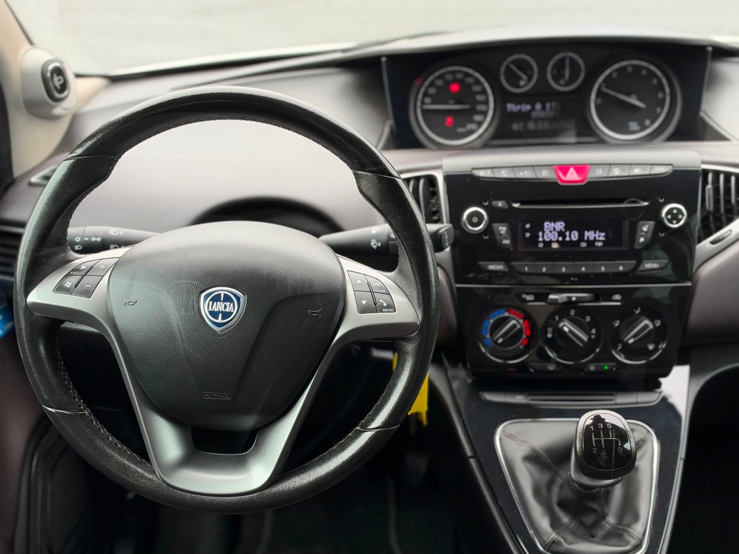 Lancia Ypsilon