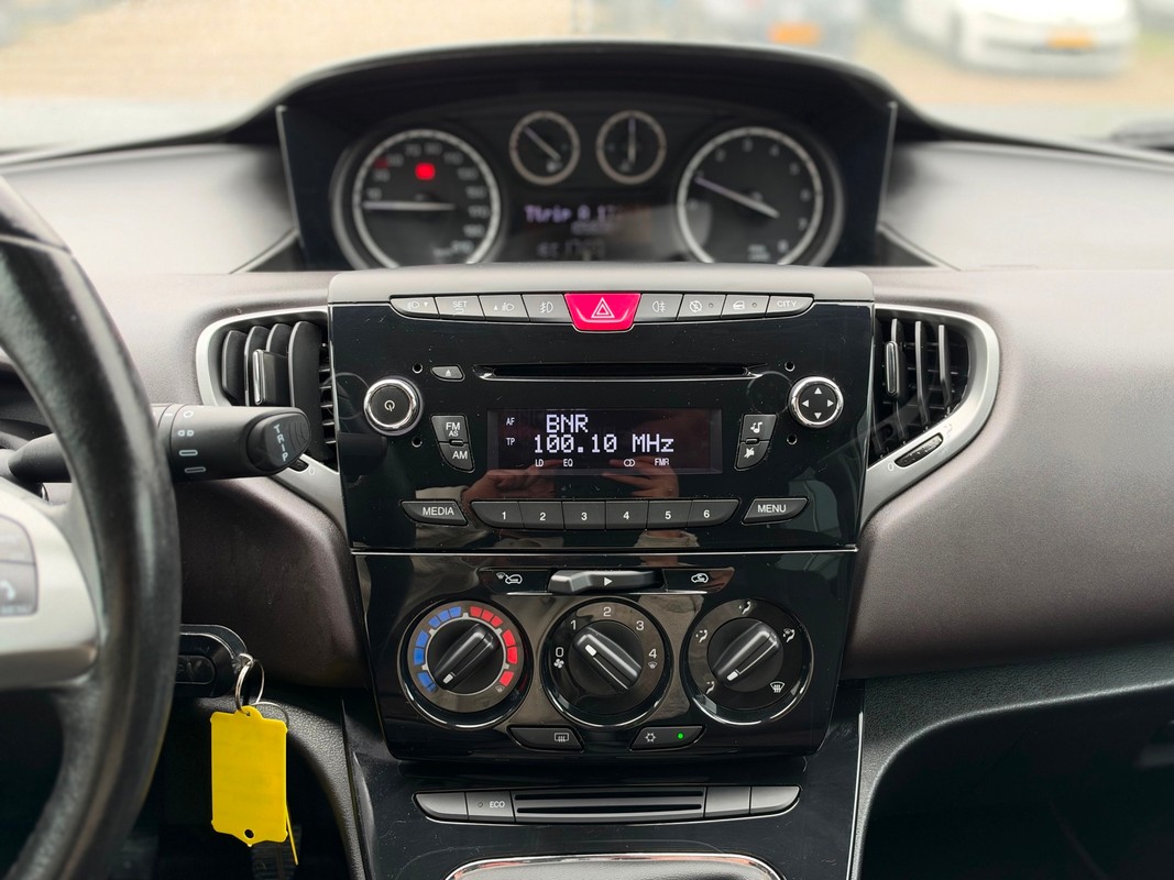 Lancia Ypsilon