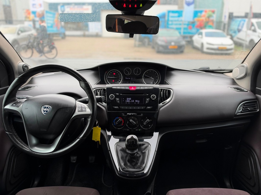 Lancia Ypsilon