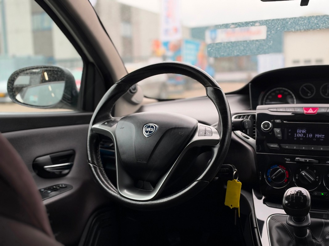 Lancia Ypsilon
