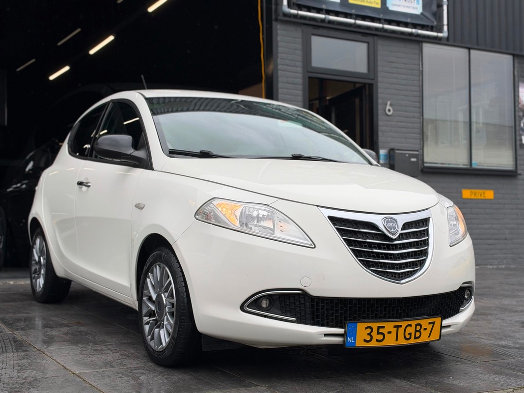 Lancia Ypsilon