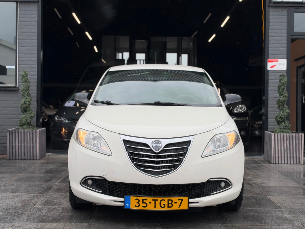 Lancia Ypsilon
