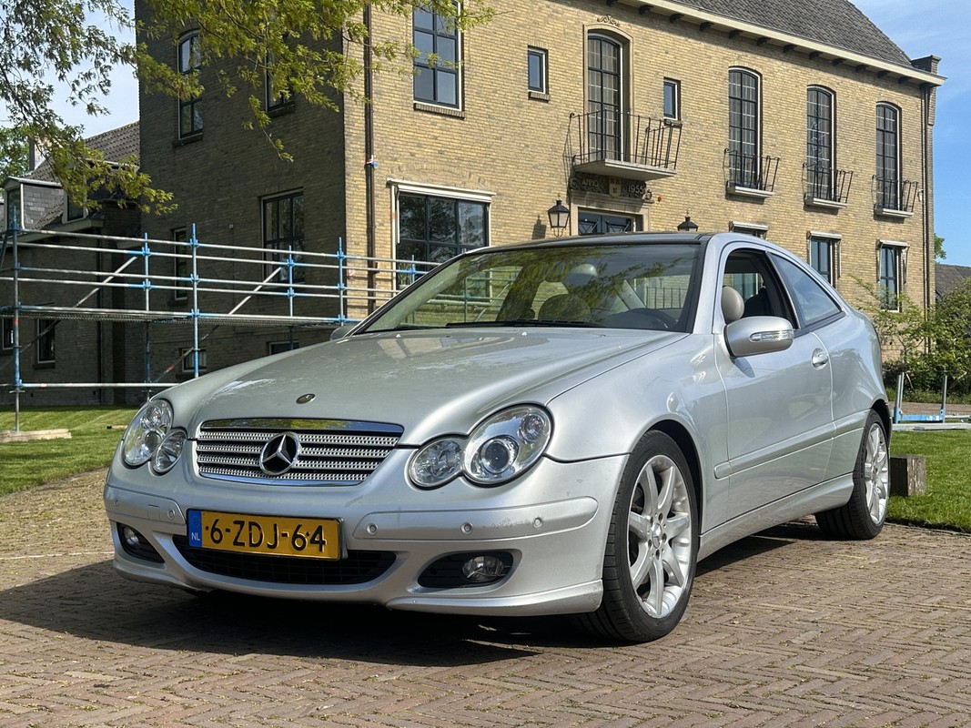 Mercedes-Benz-C-Klasse-Sportcoupé 180 K. | Lease One en Lenen op Maat maken het mogelijk!