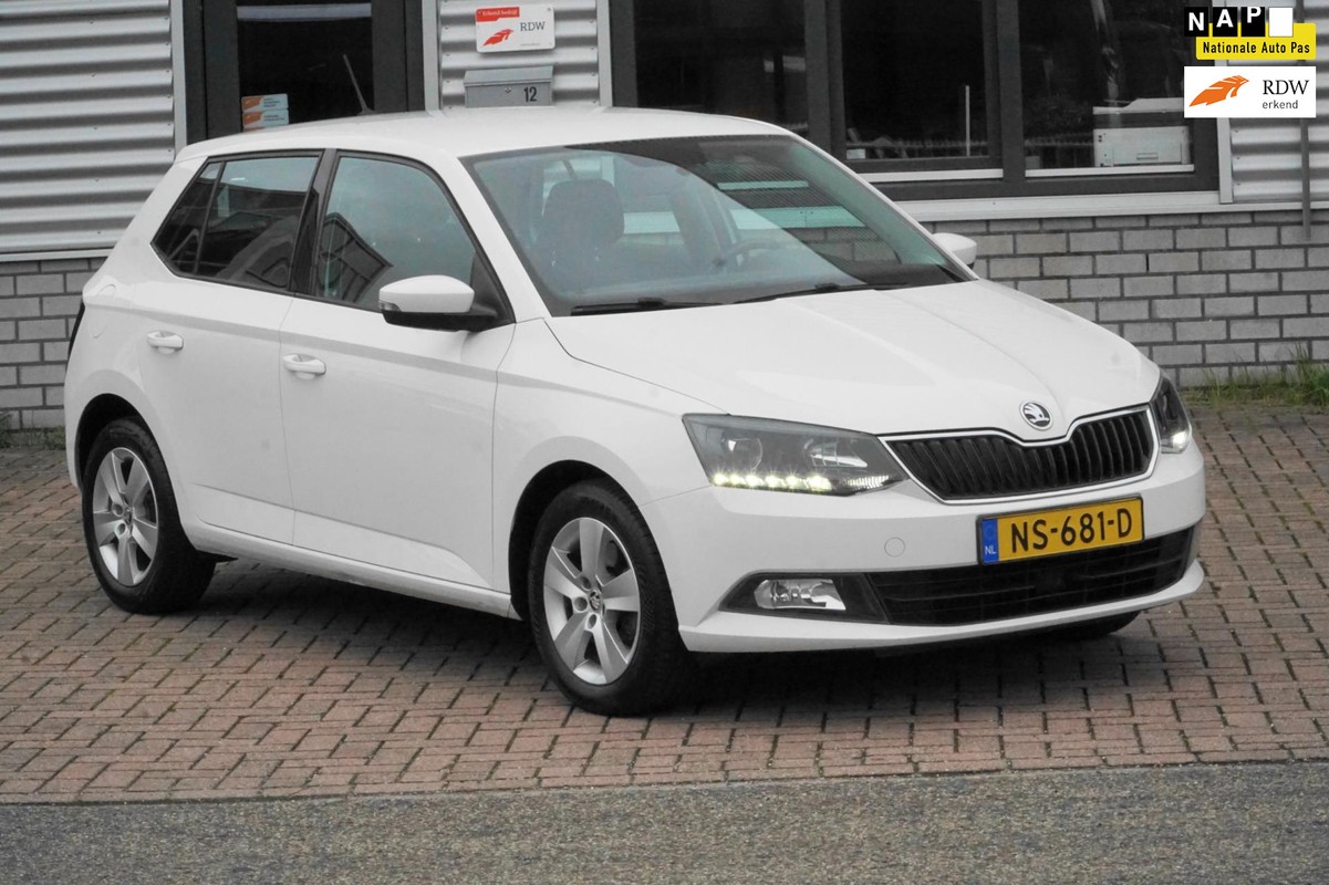 Škoda-Fabia-1.2 TSI Style NAVI TREKHAAK 1 EIGENAAR | Lease One en Lenen op Maat maken het mogelijk!