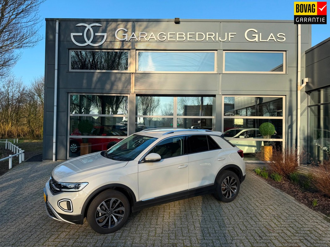 Volkswagen-T-Roc-1.5 TSI Style camera- stoel en stuurverwarming | Lease One en Lenen op Maat maken het mogelijk!