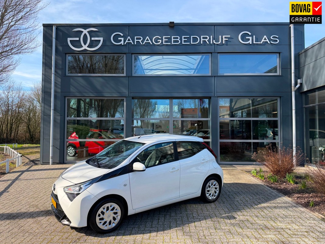 Toyota-Aygo-1.0 VVT-i x-play camera - carplay | Lease One en Lenen op Maat maken het mogelijk!