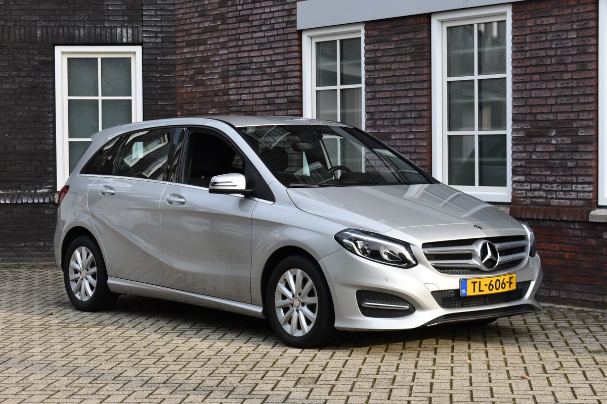 Mercedes-Benz-B-Klasse-180 Comfortstoelen /Climate Control/ Trekhaak Wij zijn op afspraak geopend! Graag bellen voor uw komst. | Lease One en Lenen op Maat maken het mogelijk!