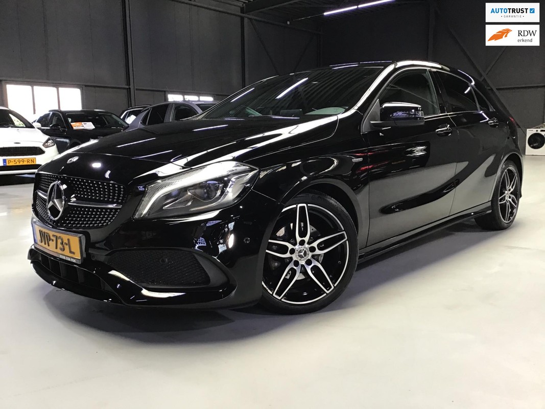 Mercedes-Benz-A-Klasse-180 Ambition I AMG Edition I 18inch I Zwarte Hemel I Led I Navi I Stoelverw. I 6Bak I Cruise I Keyless | Lease One en Lenen op Maat maken het mogelijk!