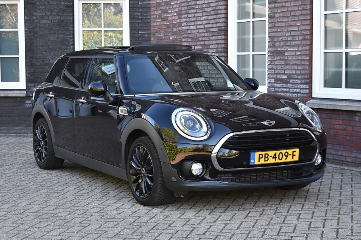 MINI-Clubman-Mini 1.5 Cooper Chili/Panodak/Stoelverwarming/Sportstoelen/HUD/Harman Kardon Wij zijn op afspraak geopend! Graag bellen voor uw komst. | Lease One en Lenen op Maat maken het mogelijk! MINI-Clubman-Mini 1.5 Cooper Chili/Panodak/Stoelverwarming/Sportstoelen/HUD/Harman Kardon Wij zijn op afspraak geopend! Graag bellen voor uw komst. | Lease One en Lenen op Maat maken het mogelijk!