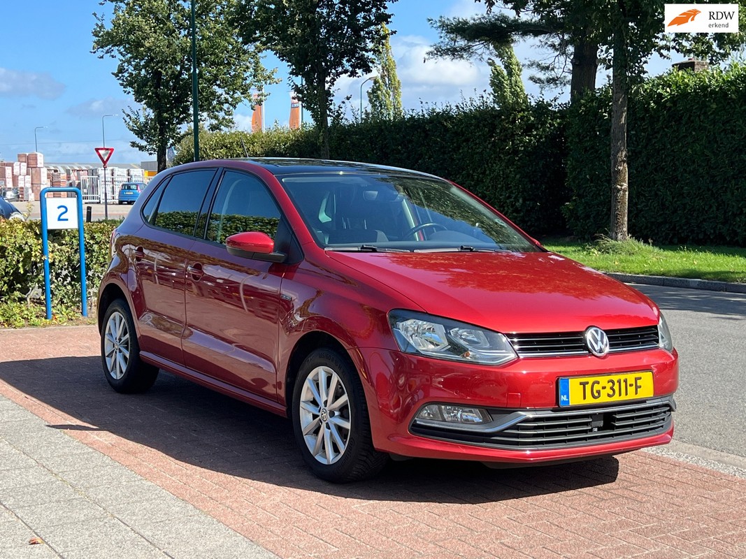 Volkswagen-Polo-1.2TSI Highline- 5Drs *Schuifdak/ Automaat | Lease One en Lenen op Maat maken het mogelijk!