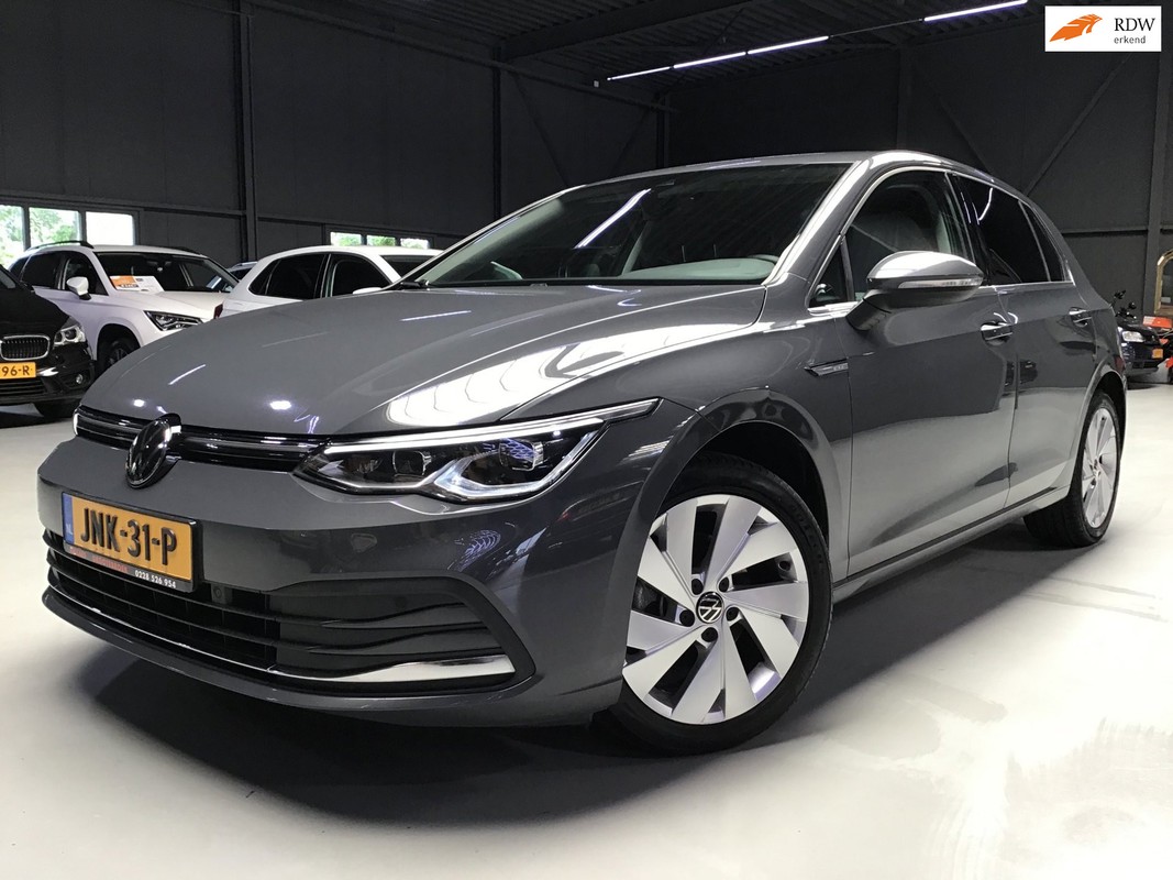 Volkswagen-Golf-1.5 eTSI R-Line I Massage I Dode Hoek I Carplay I Clima I Cruise I Led I ACC I Ambiance verl. I Keyless I Dealer. | Lease One en Lenen op Maat maken het mogelijk!