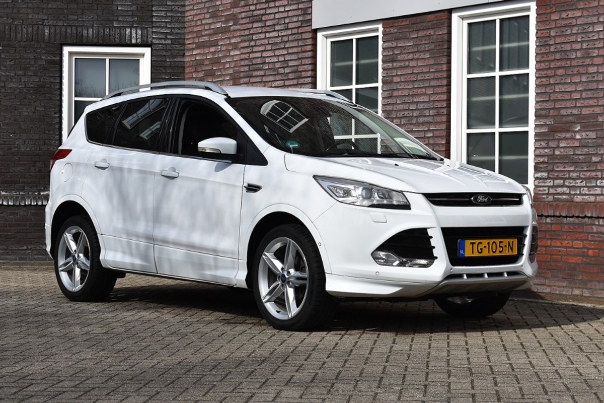 Ford-Kuga-1.5 Titanium Styling Pack Wij zijn op afspraak geopend! Graag bellen voor uw komst. | Lease One en Lenen op Maat maken het mogelijk!