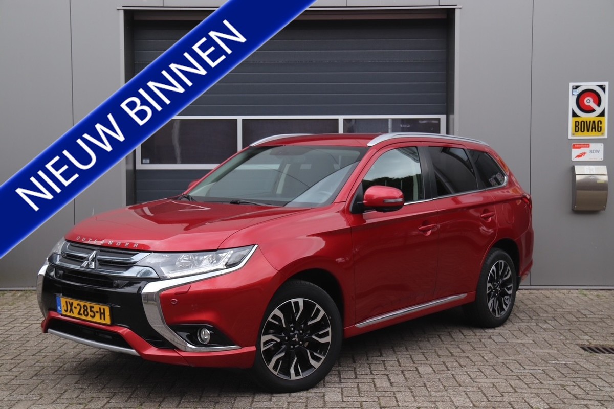 Mitsubishi-Outlander-2.0 PHEV instyle, Stoel & Stuurverwarmd, Camera, Trekhaak | Lease One en Lenen op Maat maken het mogelijk!