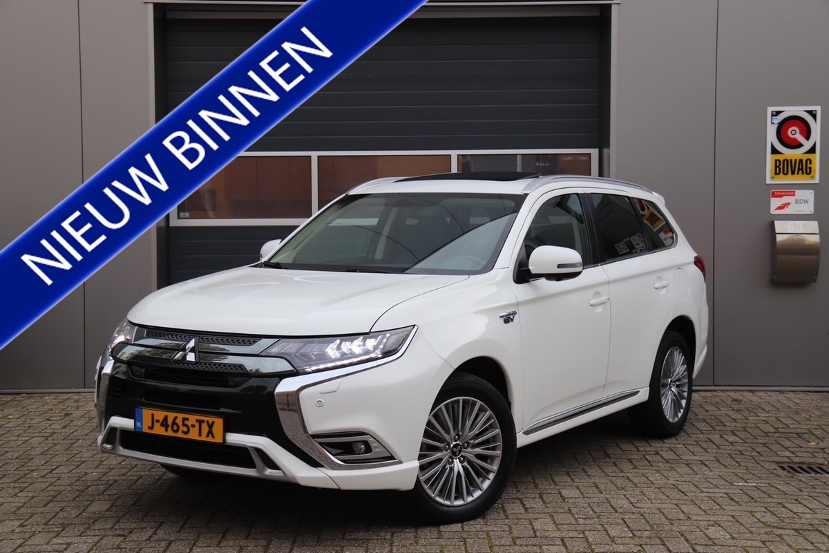 Mitsubishi-Outlander-2.4 PHEV Intense+ Stoel/Stuurverwarmd, Schuifdak, Trekhaak | Lease One en Lenen op Maat maken het mogelijk! Mitsubishi-Outlander-2.4 PHEV Intense+ Stoel/Stuurverwarmd, Schuifdak, Trekhaak | Lease One en Lenen op Maat maken het mogelijk!