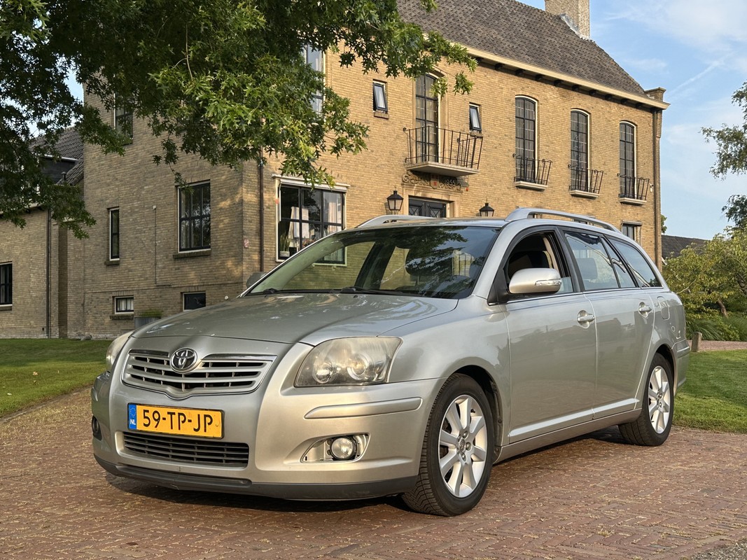 Toyota-Avensis-Wagon 2.0 VVTi Luna | Lease One en Lenen op Maat maken het mogelijk!