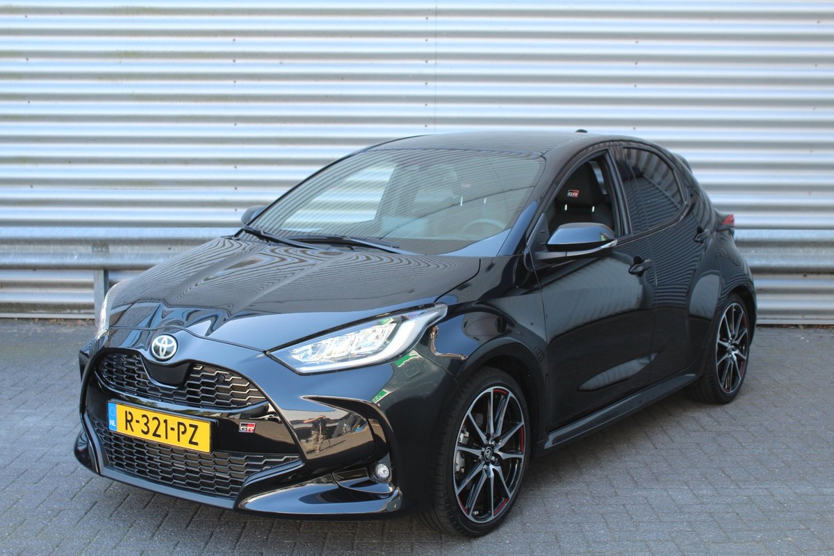 Toyota-Yaris-1.5 Hybrid 116pk GR Sport AUTOMAAT Panoramadak JBL HUD NL-Auto NAP | Lease One en Lenen op Maat maken het mogelijk! Toyota-Yaris-1.5 Hybrid 116pk GR Sport AUTOMAAT Panoramadak JBL HUD NL-Auto NAP | Lease One en Lenen op Maat maken het mogelijk!