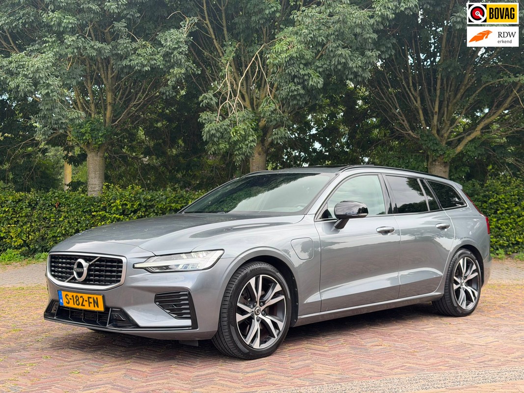 Volvo-V60-2.0 T8 390PK AWD R-Design, Pano, Trekhaak, HUD, H&K, Camera | Lease One en Lenen op Maat maken het mogelijk!