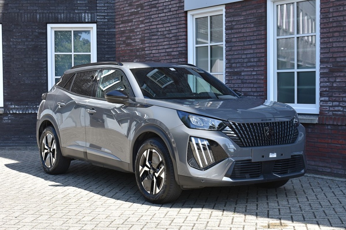 Peugeot-e-2008-Allure 50 kWh Wij zijn op afspraak geopend! Graag bellen voor uw komst. | Lease One en Lenen op Maat maken het mogelijk! Peugeot-e-2008-Allure 50 kWh Wij zijn op afspraak geopend! Graag bellen voor uw komst. | Lease One en Lenen op Maat maken het mogelijk!