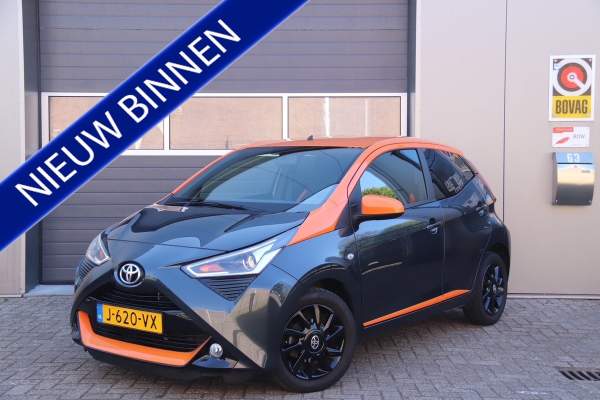Toyota-Aygo-1.0 VVT-i x-clusiv JBL Automaat, Camera, Carplay, Navi | Lease One en Lenen op Maat maken het mogelijk!