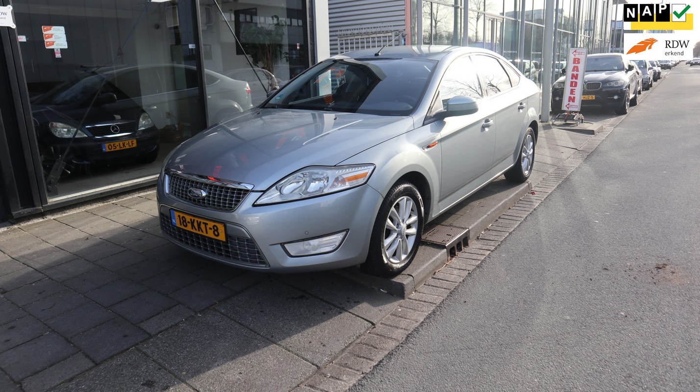 Ford-Mondeo-2.0-16V Limited AIRCO, PARKEERSENSOREN | Lease One en Lenen op Maat maken het mogelijk!