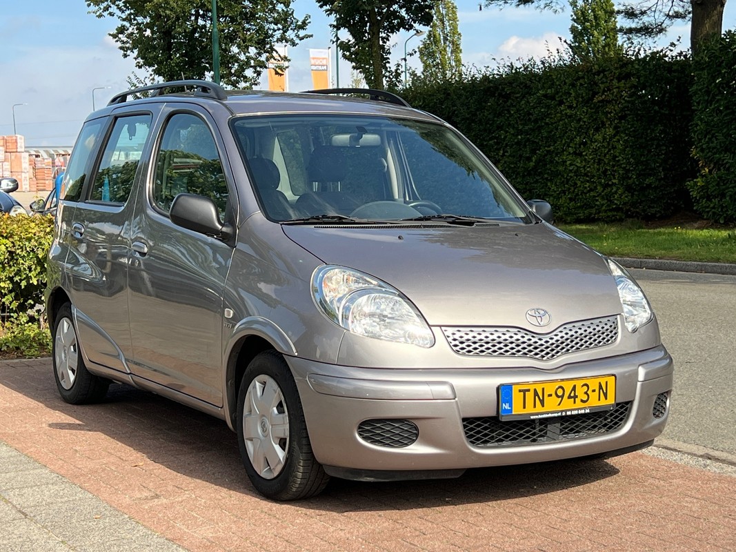 Toyota-Yaris-1.3 VVT-i Sol **Automaat/ Hoge Instap | Lease One en Lenen op Maat maken het mogelijk!