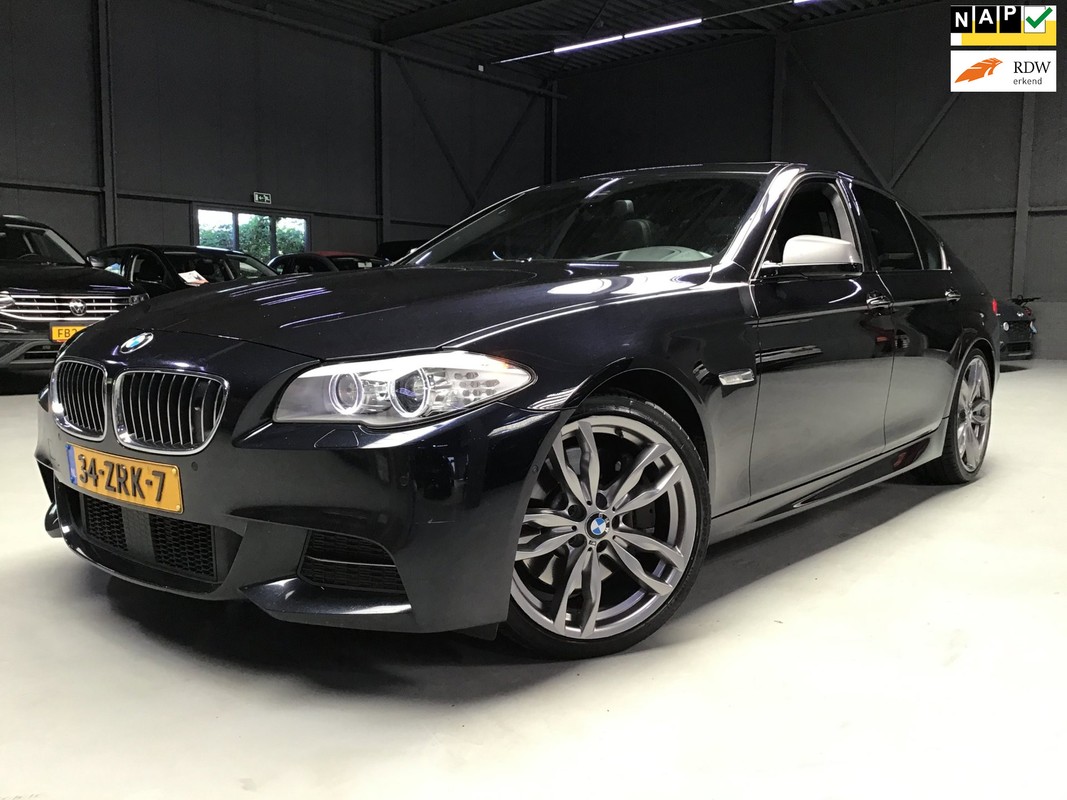 BMW-5 Serie-M550xd I Leder I Memory I HU I Stoelverw & Koeling I Zonnedak I 360Cam I Led I New Apk + Kln Brt I Navi I Clima I AWD. | Lease One en Lenen op Maat maken het mogelijk! BMW-5 Serie-M550xd I Leder I Memory I HU I Stoelverw & Koeling I Zonnedak I 360Cam I Led I New Apk + Kln Brt I Navi I Clima I AWD. | Lease One en Lenen op Maat maken het mogelijk!