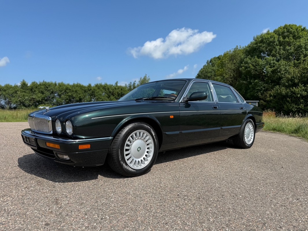 Jaguar-XJ-XJ12 6.0 V12 SWB | Lease One en Lenen op Maat maken het mogelijk!