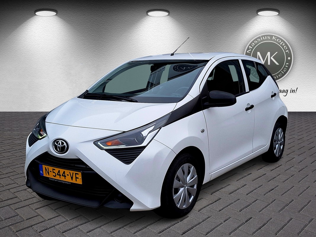 Toyota-Aygo-1.0 VVT-i x-fun, | Lease One en Lenen op Maat maken het mogelijk!