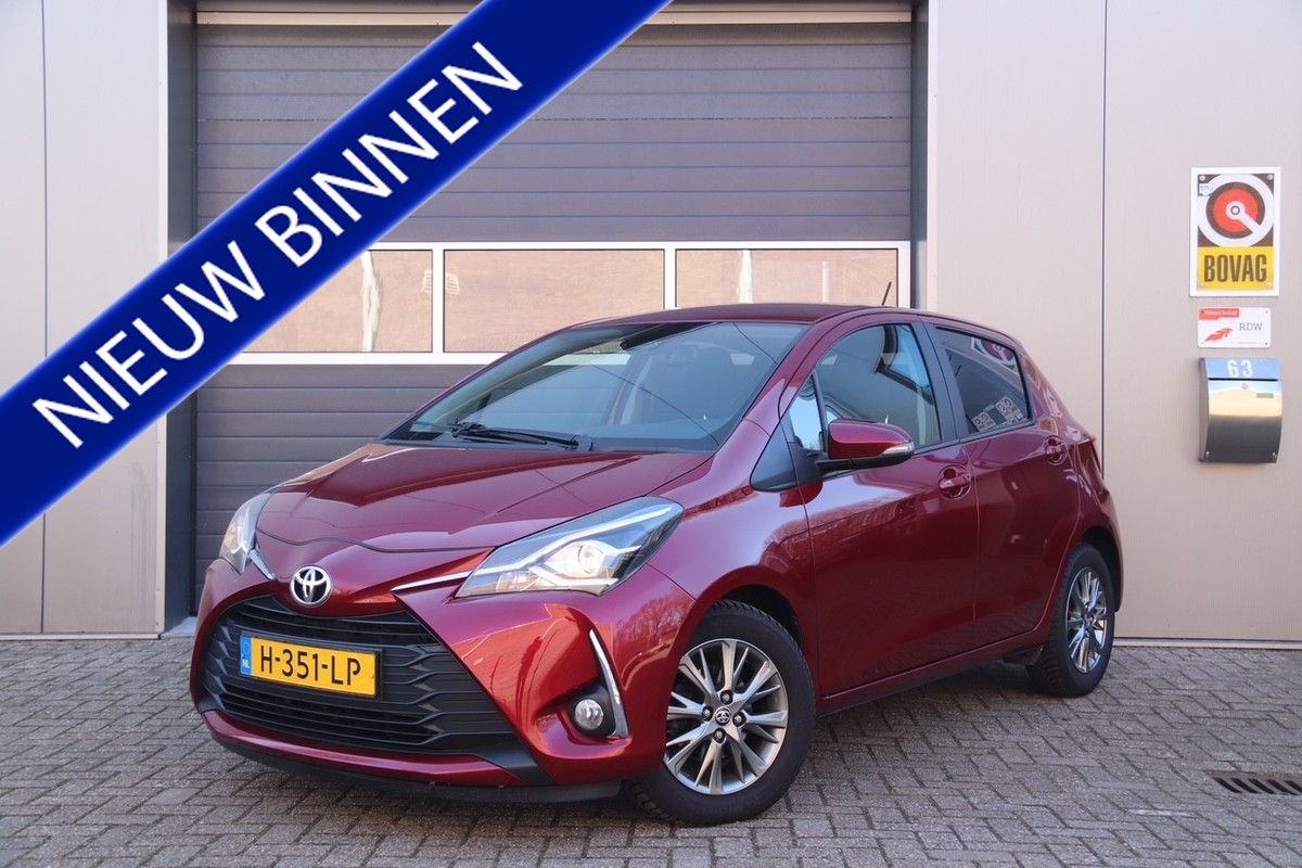 Toyota-Yaris-1.5 VVT-i Dynamic Automaat, Camera, Cruise | Lease One en Lenen op Maat maken het mogelijk!