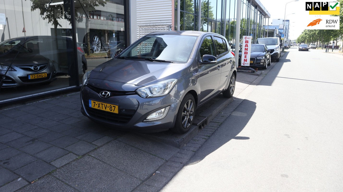 Hyundai-i20-1.2i CRUISE CONTROL / BLUETOOTH / 1e EIGENAAR | Lease One en Lenen op Maat maken het mogelijk!