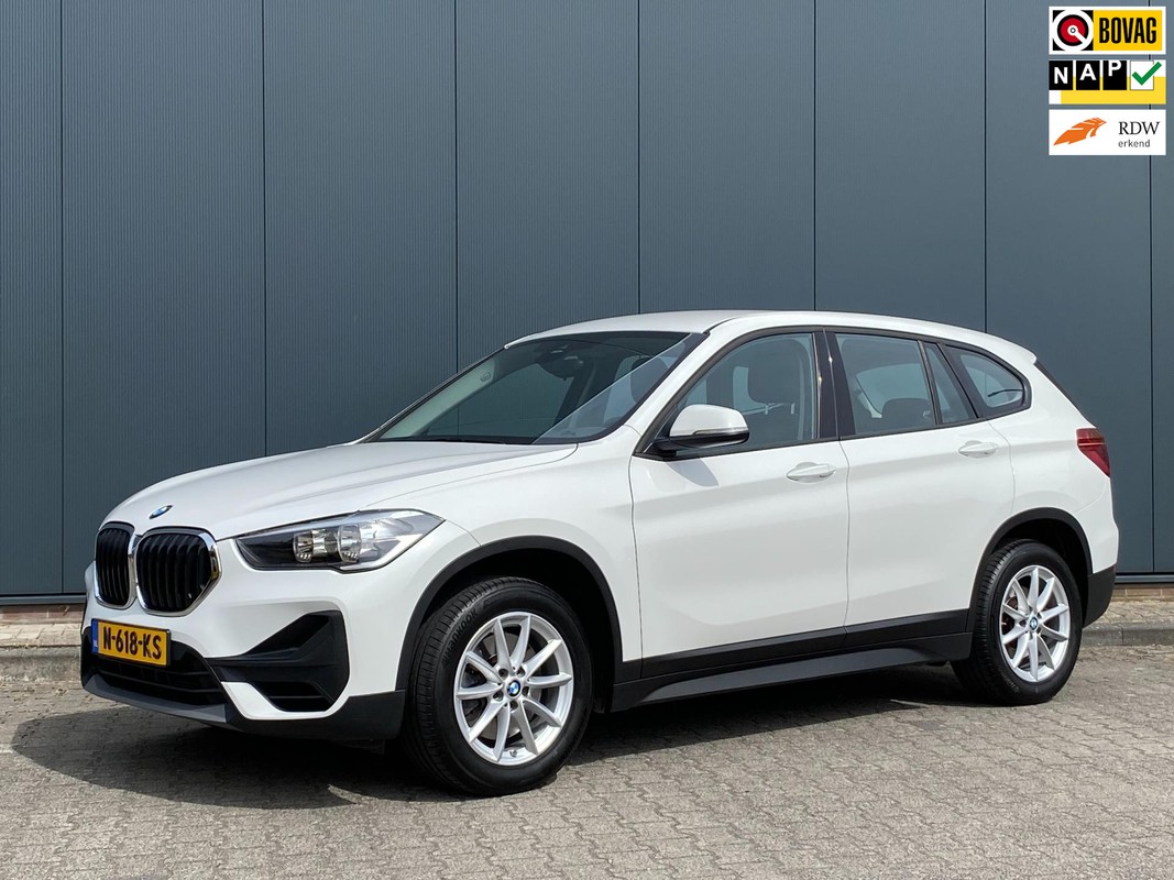 BMW-X1-S Drive 20i Edition | Trekhaak | Camera | Parkeersensoren | Garantie | Lease One en Lenen op Maat maken het mogelijk!
