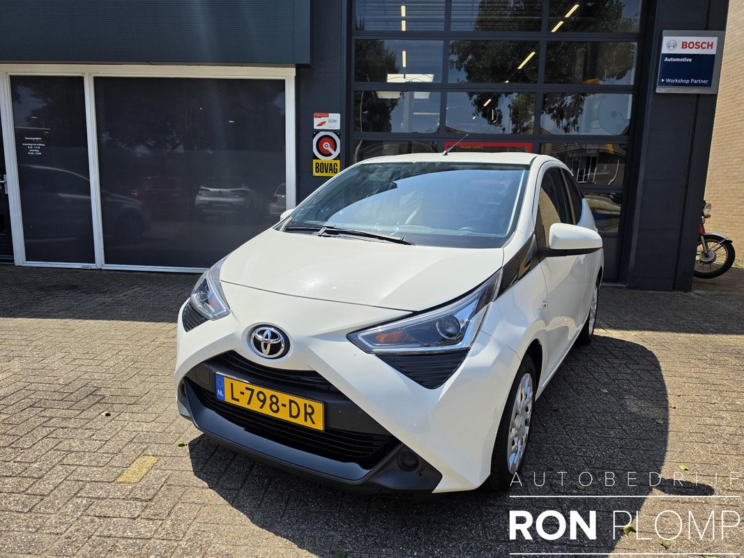 Toyota-Aygo-1.0 VVT-i x-play limited | Lease One en Lenen op Maat maken het mogelijk!