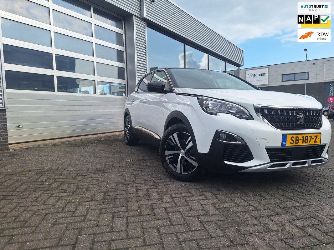 Peugeot-3008-1.2 PureTech Allure*Navigatie Appel car play*Pdc v/a*Cruise*Trekhaak*Topstaat!! Enz | Lease One en Lenen op Maat maken het mogelijk!