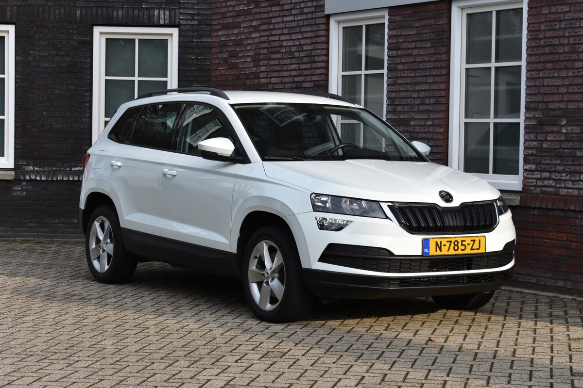 Škoda-Karoq-Cruise control/ Navigatie Wij zijn op afspraak geopend! Graag bellen voor uw komst. | Lease One en Lenen op Maat maken het mogelijk!