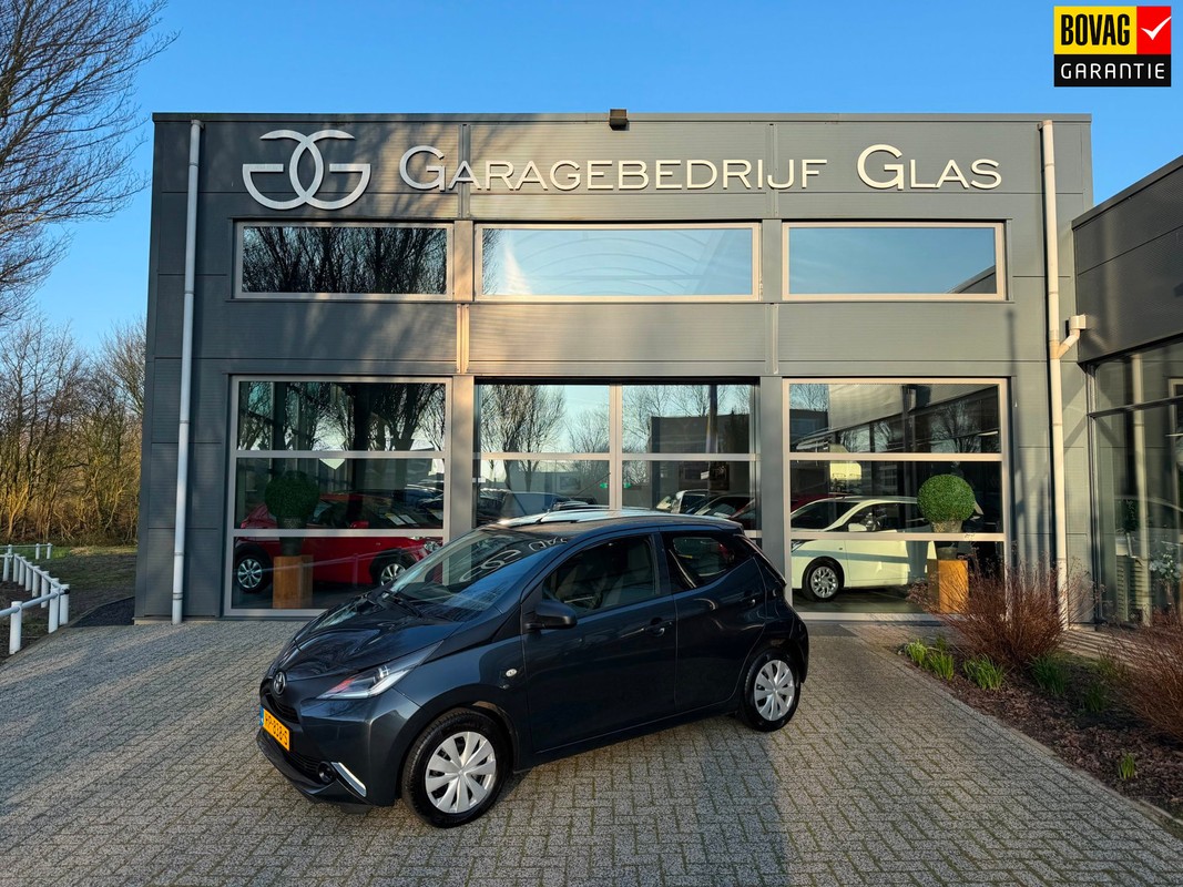 Toyota-Aygo-1.0 VVT-i x-fun airco | Lease One en Lenen op Maat maken het mogelijk!